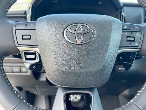 Used 2026 Toyota Camry SE AWD/4WD image 7