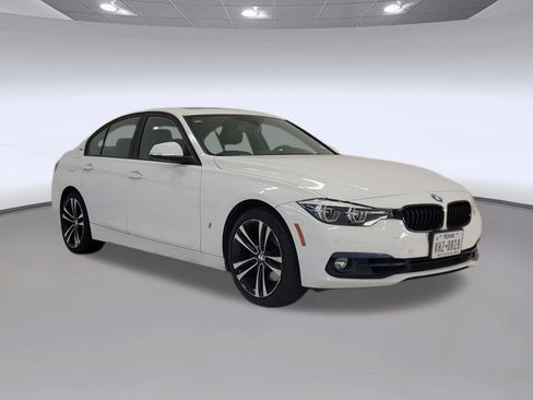 Used 2018 BMW 330e w/ Convenience Package RWD image 5