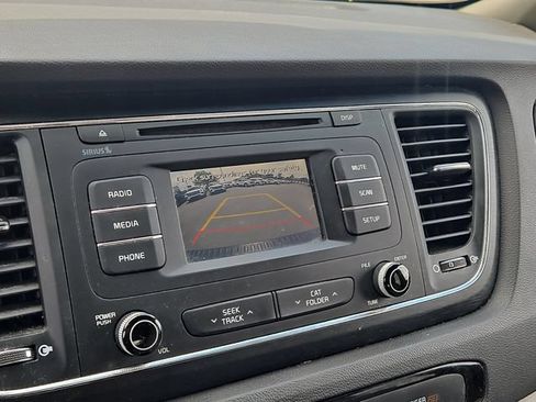 Used 2017 Kia Sedona LX FWD image 18