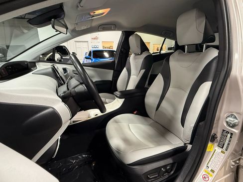 Used 2019 Toyota Prius Prime Premium image 7
