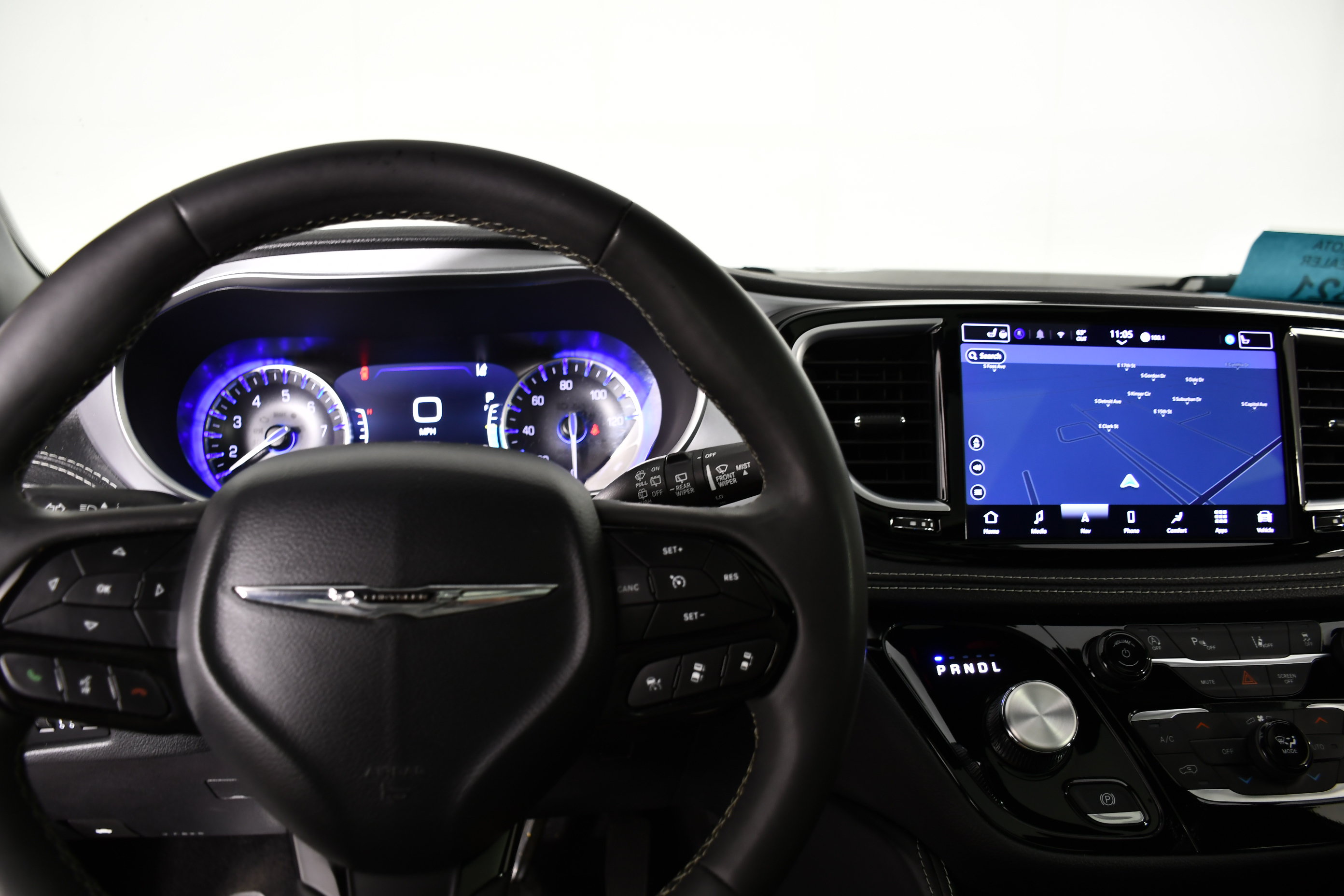 Used 2025 Chrysler Pacifica Limited FWD image 16