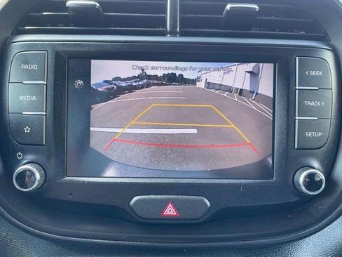 Used 2022 Kia Soul LX image 10