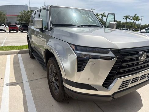 Used 2025 Lexus GX 550 w/ Cold Area Package AWD/4WD image 4