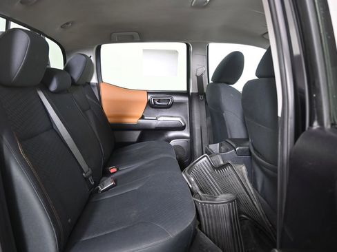 Used 2020 Toyota Tacoma SR5 AWD/4WD image 16