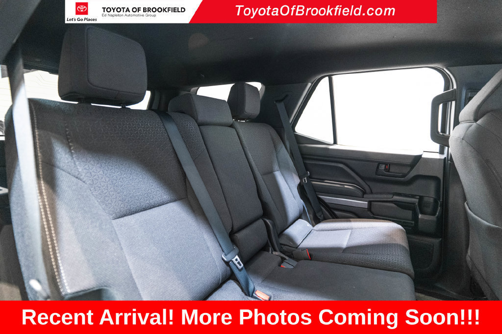 Used 2025 Toyota 4Runner SR5 AWD/4WD image 30