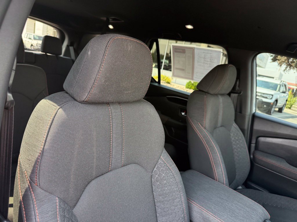 Used 2025 Honda Pilot Sport image 16