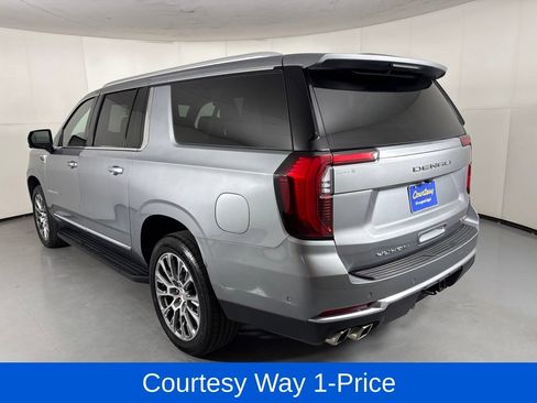 Used 2025 GMC Yukon XL Denali AWD/4WD image 8