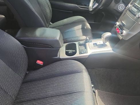 Used 2012 Subaru Outback 2.5i Premium w/ All-Weather Pkg AWD/4WD image 8