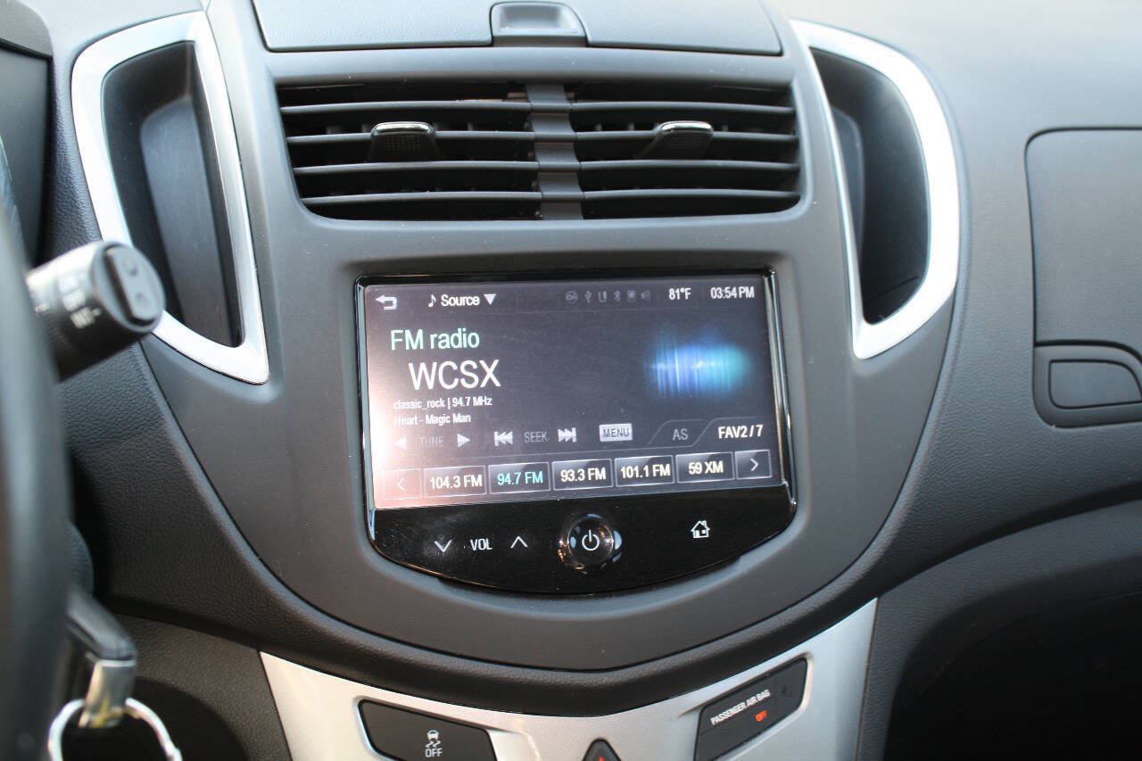 Used 2016 Chevrolet Trax LT w/ LT Convenience Package AWD/4WD image 10