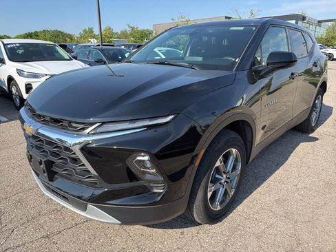 Used 2025 Chevrolet Blazer LT FWD image 1