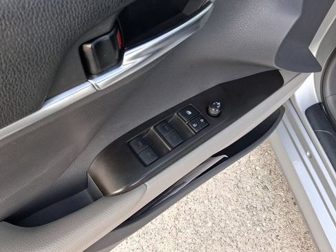 Used 2022 Toyota Camry LE FWD image 13