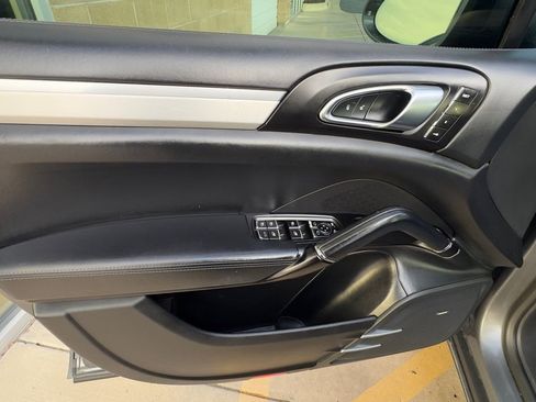 Used 2018 Porsche Cayenne Turbo image 14