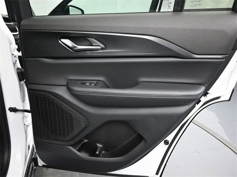 New 2025 Jeep Grand Cherokee Laredo X w/ Luxury Tech Group I image 21