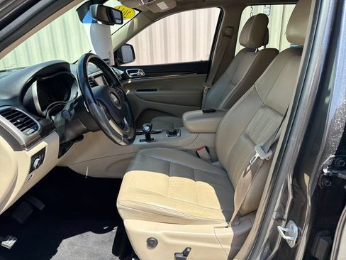 Used 2014 Jeep Grand Cherokee Limited w/ Trailer Tow Group IV AWD/4WD image 17