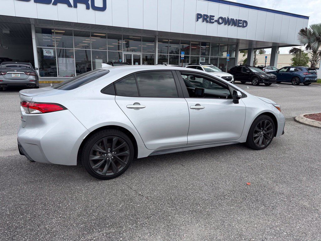 Used 2024 Toyota Corolla SE FWD image 3