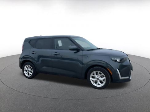 Used 2025 Kia Soul LX w/ LX Technology Package image 2