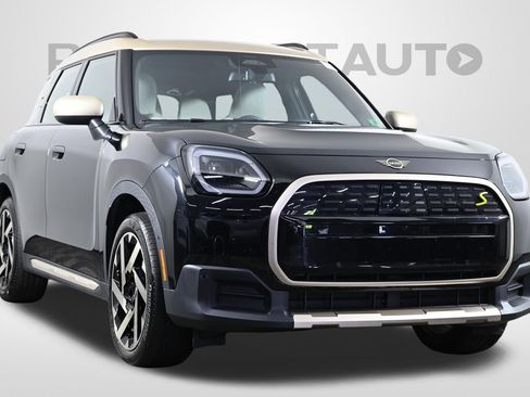 Certified 2025 MINI Cooper Countryman SE AWD/4WD image 3
