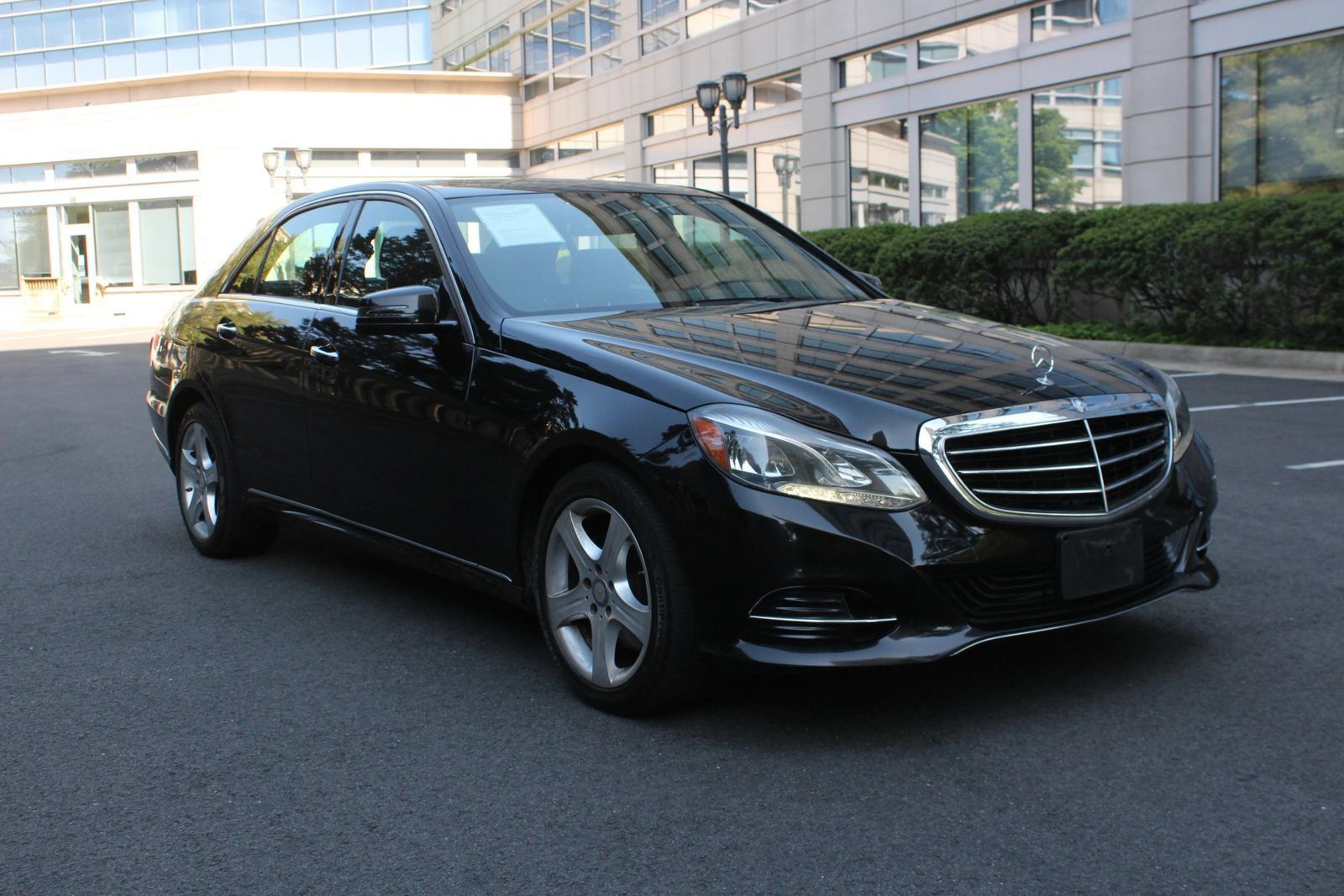 Used 2015 Mercedes-Benz E 350 4MATIC Sedan image 1
