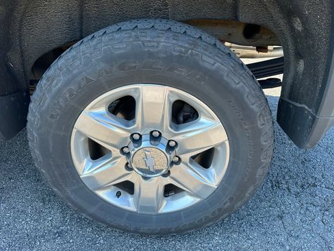 Used 2020 Chevrolet Silverado 2500 LTZ w/ LTZ Plus Package AWD/4WD image 21