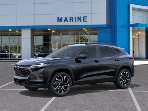 New 2026 Chevrolet Trax RS w/ Sunroof Package FWD image 2