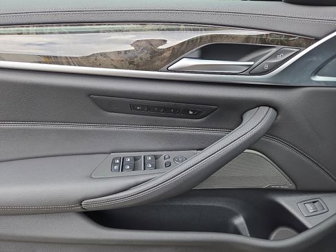 Used 2023 BMW M550i xDrive w/ Dynamic Handling Package image 12