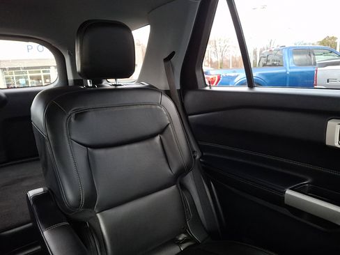Used 2022 Ford Explorer XLT w/ Equipment Group 202A image 20