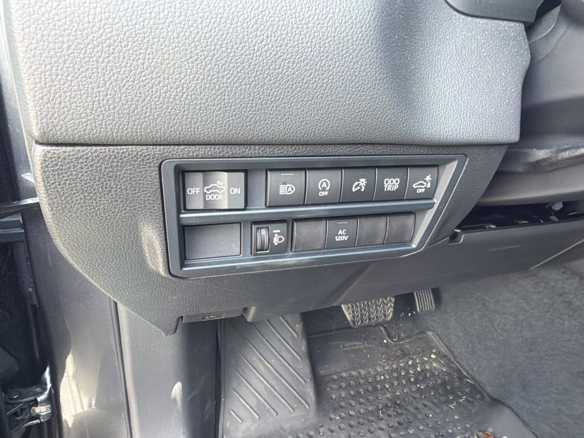 Used 2026 Toyota Tundra Limited w/ Power Package AWD/4WD image 14