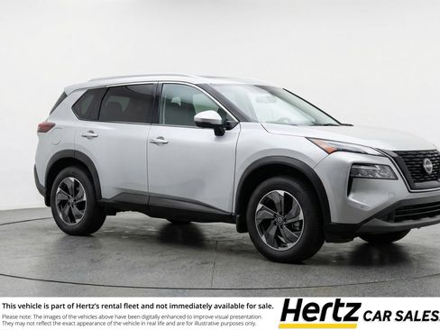 Used 2025 Nissan Rogue SV image 1