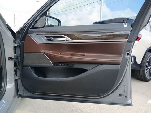 Used 2021 BMW 740i xDrive image 15