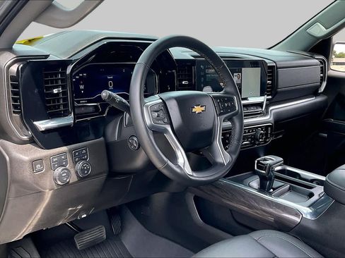 Used 2024 Chevrolet Silverado 1500 LTZ w/ Z71 Off-Road Package AWD/4WD image 17