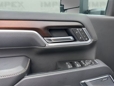 Used 2025 GMC Sierra 2500 Denali image 28