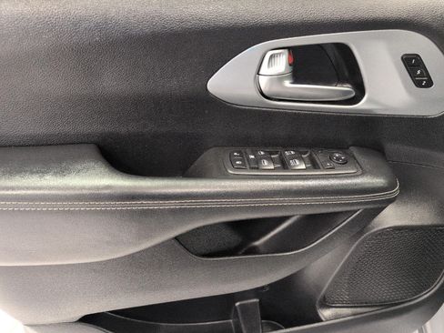 Used 2020 Chrysler Pacifica Touring-L FWD image 26