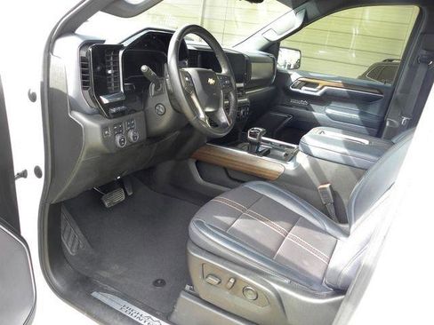 Used 2022 Chevrolet Silverado 1500 High Country w/ Technology Package AWD/4WD image 17
