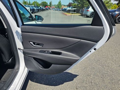 Used 2025 Hyundai Elantra Limited FWD image 14
