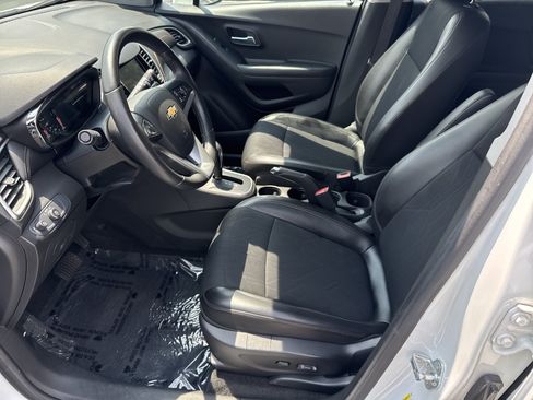 Used 2022 Chevrolet Trax LT w/ Sport Edition FWD image 7