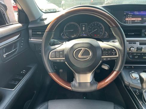 Used 2018 Lexus ES 350 w/ Navigation System Package FWD image 5