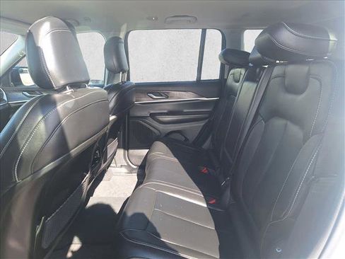 Used 2023 Jeep Grand Cherokee Limited image 15