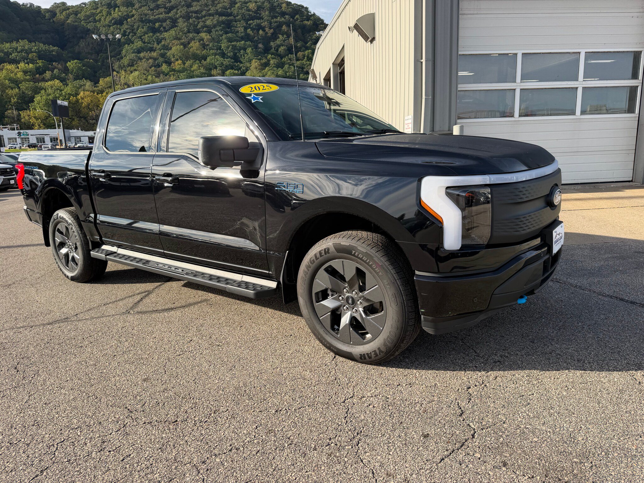 Used 2025 Ford F150 Lightning Flash AWD/4WD image 3