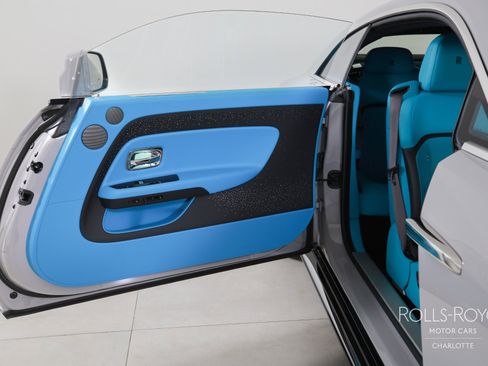 Certified 2025 Rolls-Royce Spectre image 24