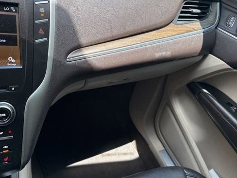 Used 2019 Lincoln MKC Reserve w/ MKC Climate Package FWD image 4