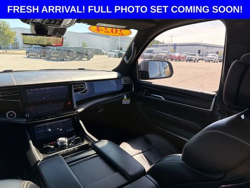 Used 2024 Jeep Grand Wagoneer Series II Obsidian w/ Quick Order Packagew 28T AWD/4WD image 29