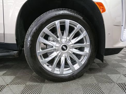 Used 2024 Cadillac Escalade Premium Luxury AWD/4WD image 16