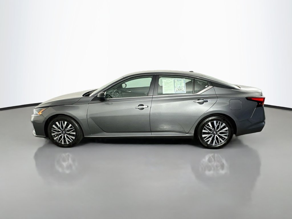 Used 2025 Nissan Altima 2.5 SV FWD image 4
