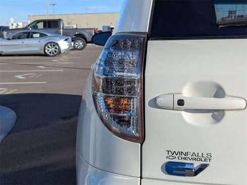 Used 2013 Toyota RAV4 EV image 40