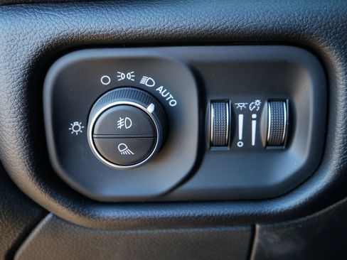 New 2026 RAM 2500 Laramie AWD/4WD image 14