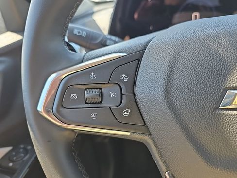 Used 2025 Chevrolet Trax LT w/ LT Convenience Package FWD image 19