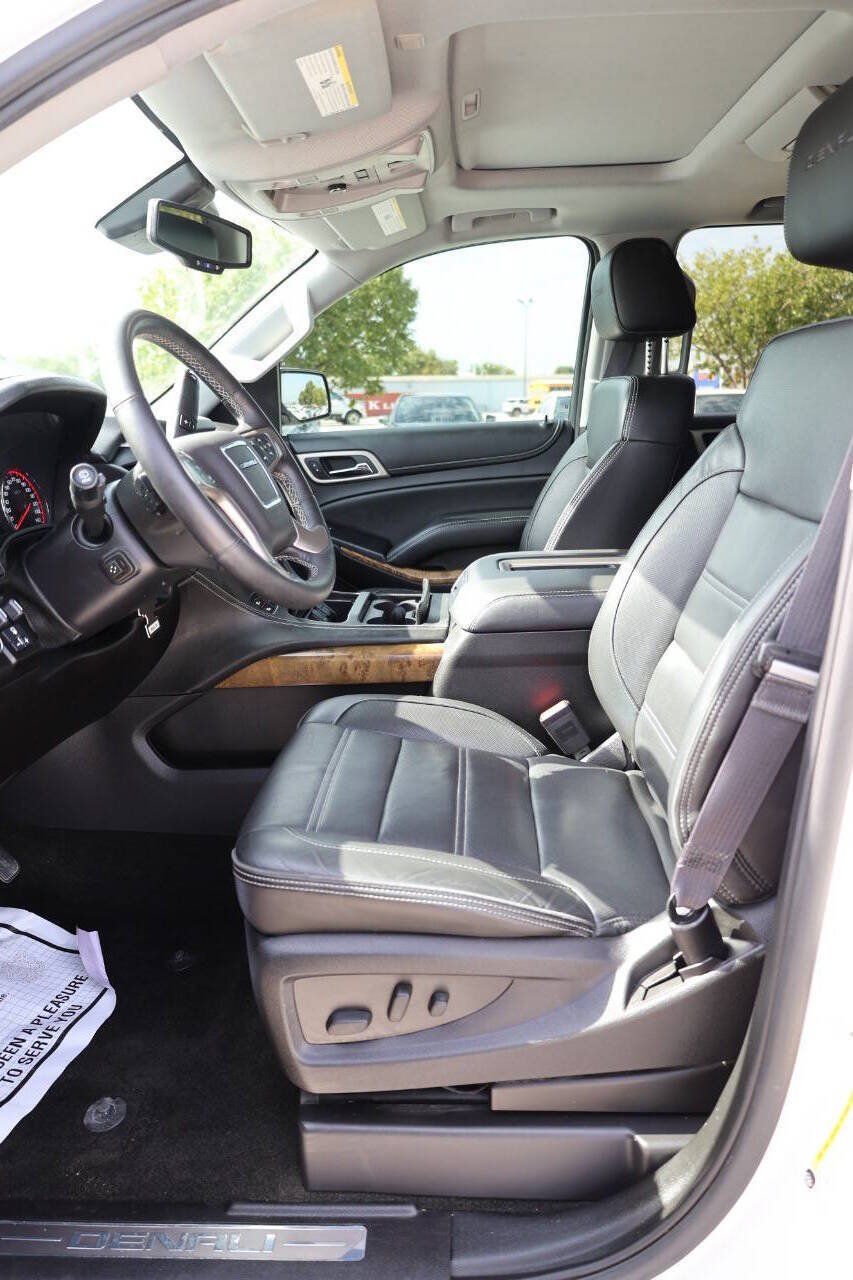 Used 2016 GMC Yukon Denali w/ Open Road Package AWD/4WD image 13