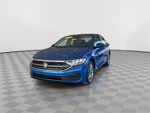 Used 2024 Volkswagen Jetta SE image 5