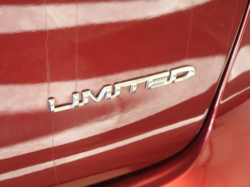 Used 2017 Chrysler Pacifica Limited w/ UConnect Theater Package image 35