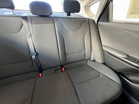 Used 2025 Kia K4 LXS image 38